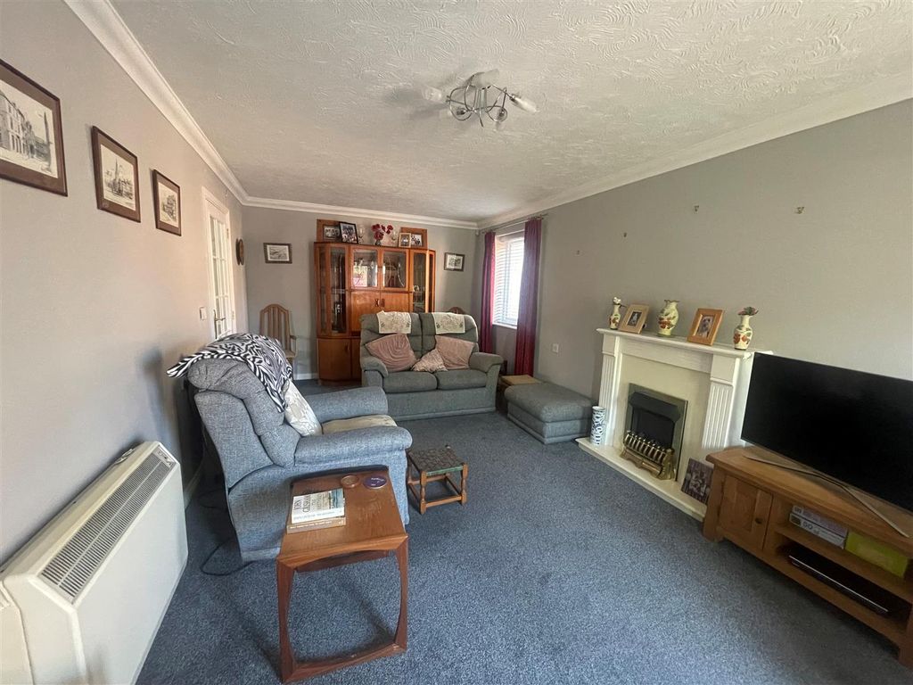 Additional image 4 of 2 bed flat for saleCastle Lodge, Chippenham SN15