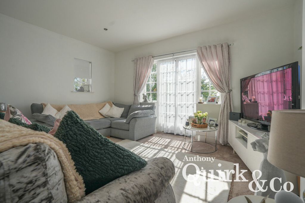 Additional image 4 of 2 bed flat for saleCanvey Road, Canvey Island SS8