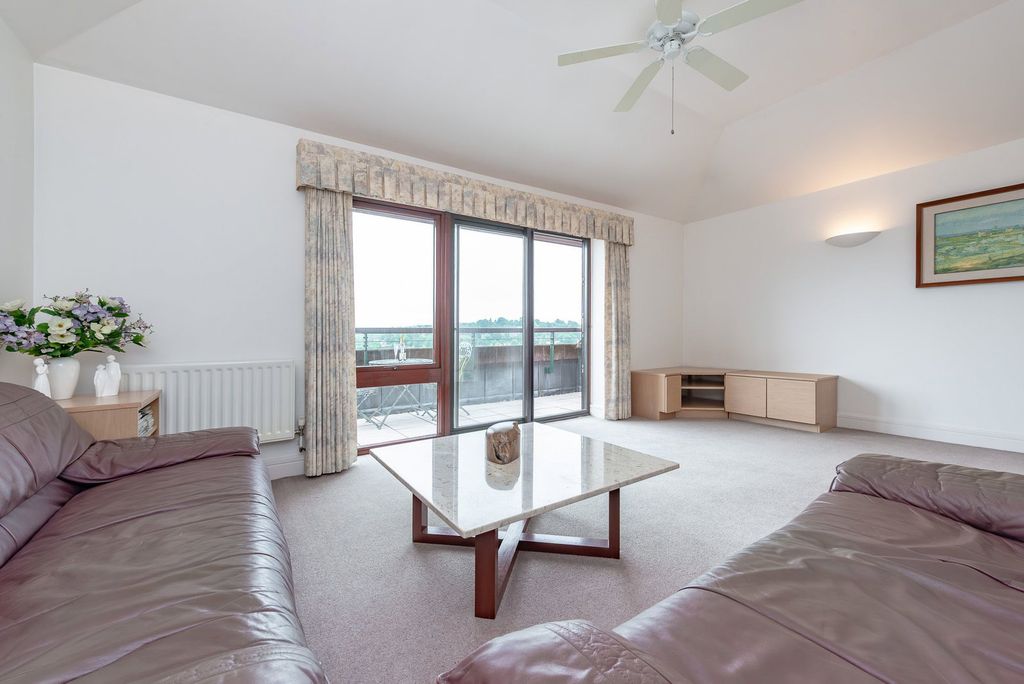 Additional image 10 of 5 bed flat for saleSt. Mary's Mount, Caterham CR3
