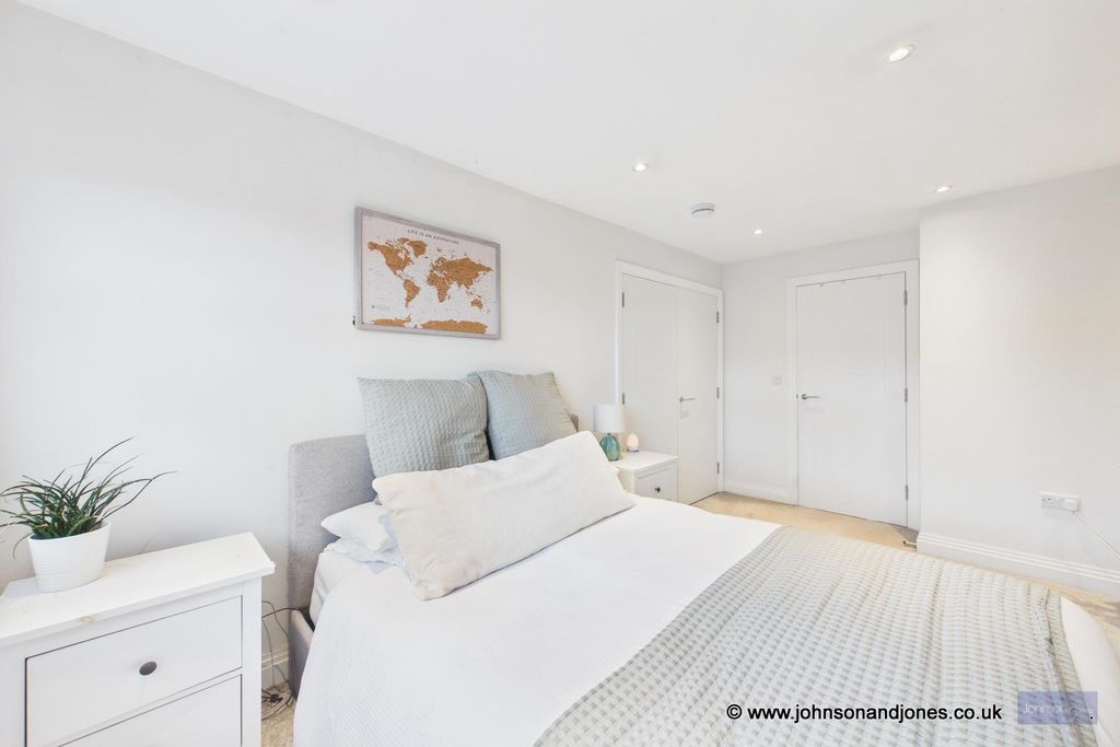 Additional image 10 of 2 bed flat for salePortman House, Chertsey KT16