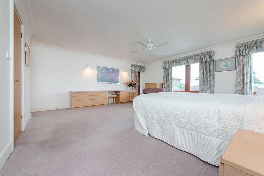 Additional image 25 of 5 bed flat for saleSt. Mary's Mount, Caterham CR3