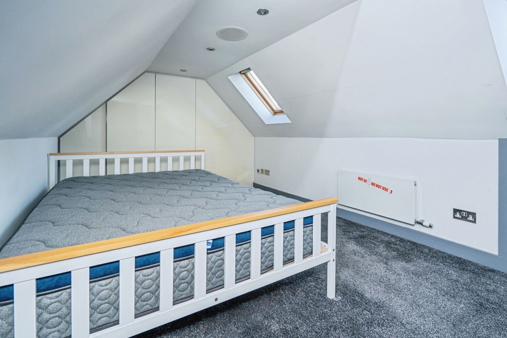 Additional image 6 of 3 bed flat for saleLondon Street, Chertsey, Surrey KT16