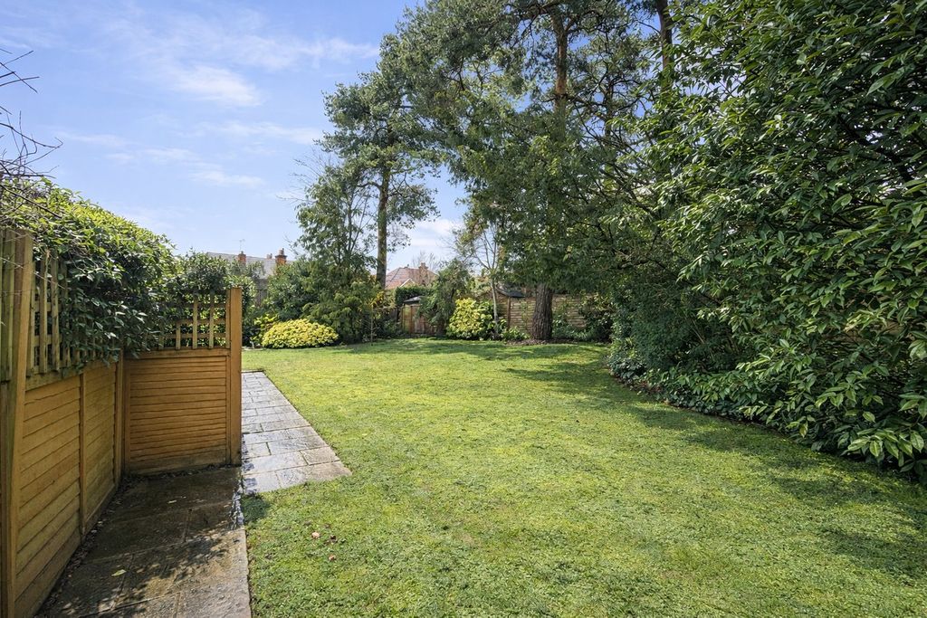 Additional image 14 of 2 bed flat for saleMiddle Gordon Road, Camberley GU15