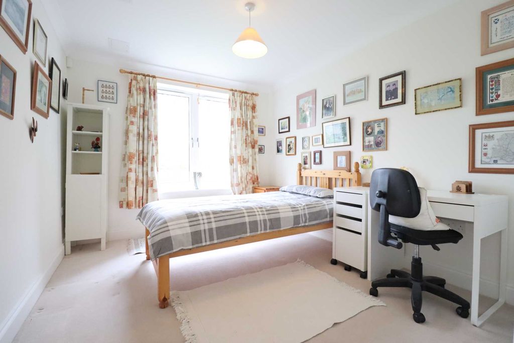 Additional image 9 of 2 bed flat for salePriory Court, Marlborough SN8