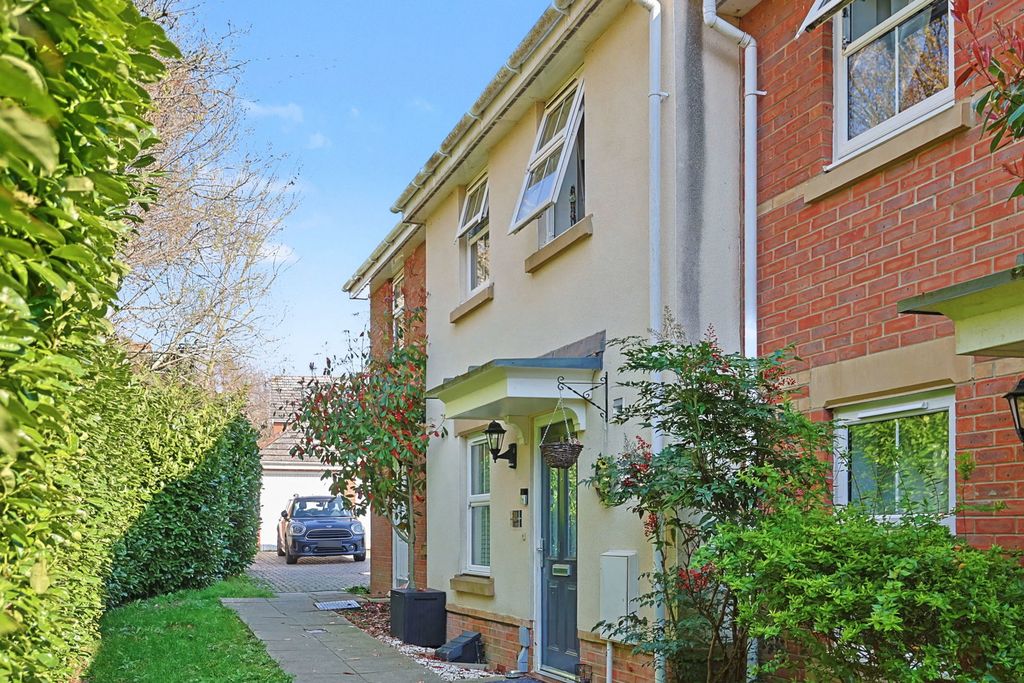 3 bed terraced house for saleOlvega Drive, Buntingford SG9