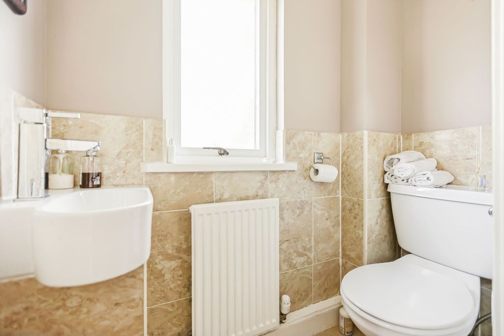 Additional image 9 of 3 bed detached house for saleAncaster Square, Callander FK17