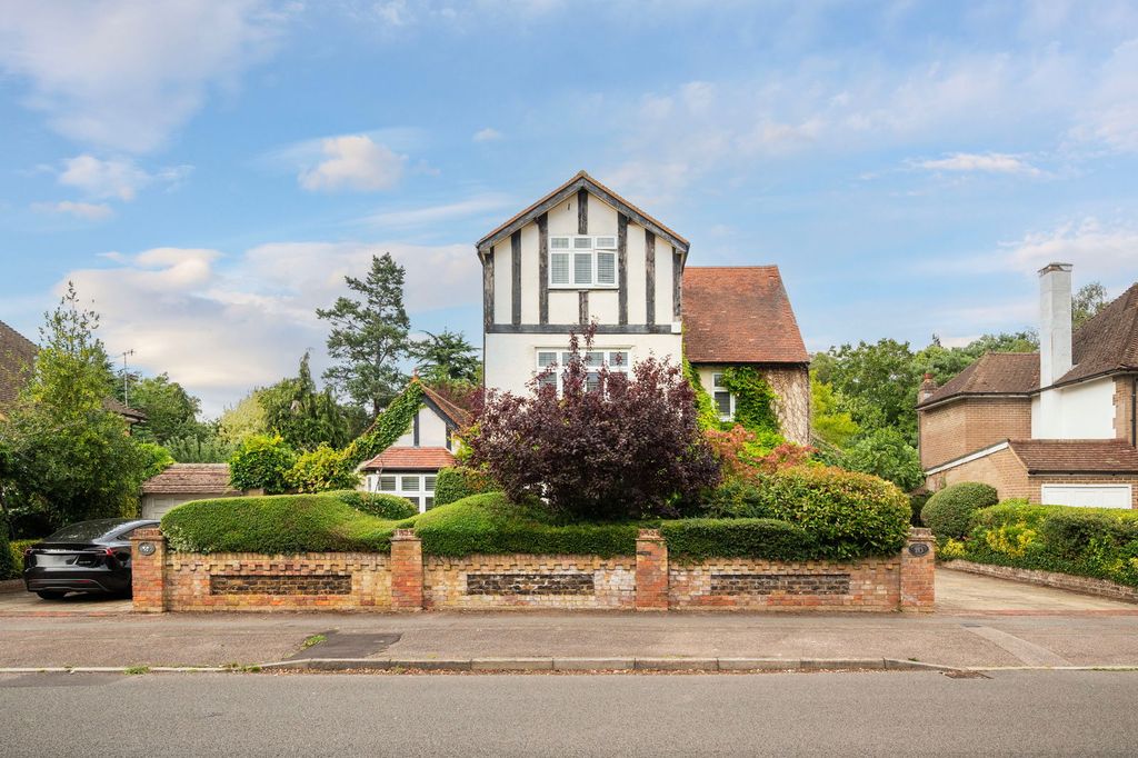 Additional image 2 of 5 bed detached house for saleHeathfield Road, Bushey WD23
