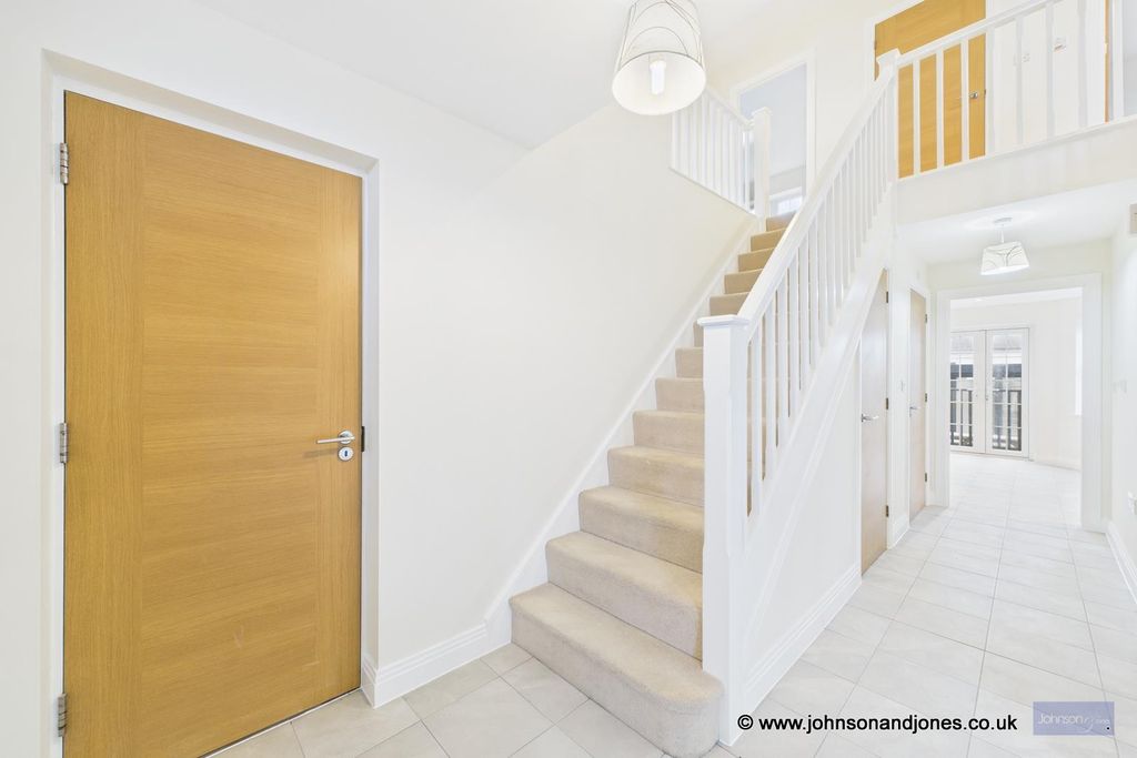 Additional image 11 of 4 bed detached house for saleKingfisher Close, Chertsey KT16