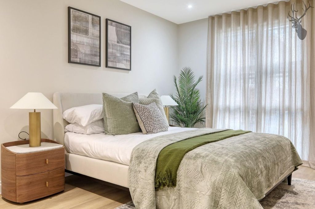 Additional image 15 of 2 bed flat for saleHigh Road, Chigwell IG7