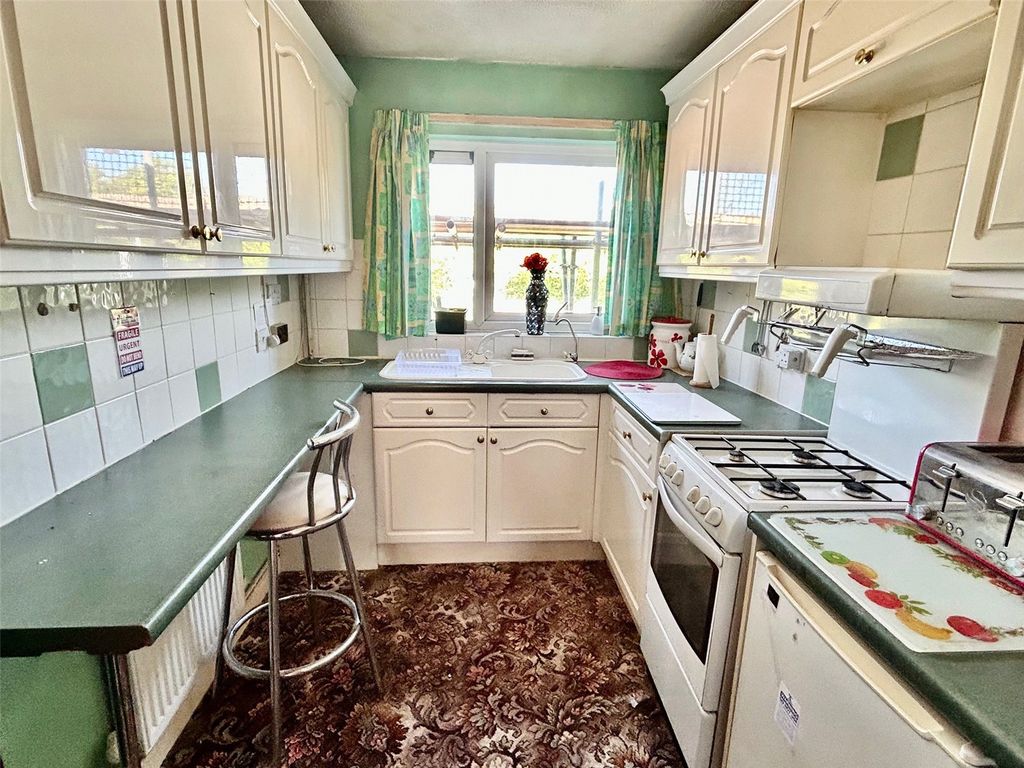 2 bed flat for saleCarr Barn Brow, Bamber Bridge, Preston, Lancashire PR5 photo 3