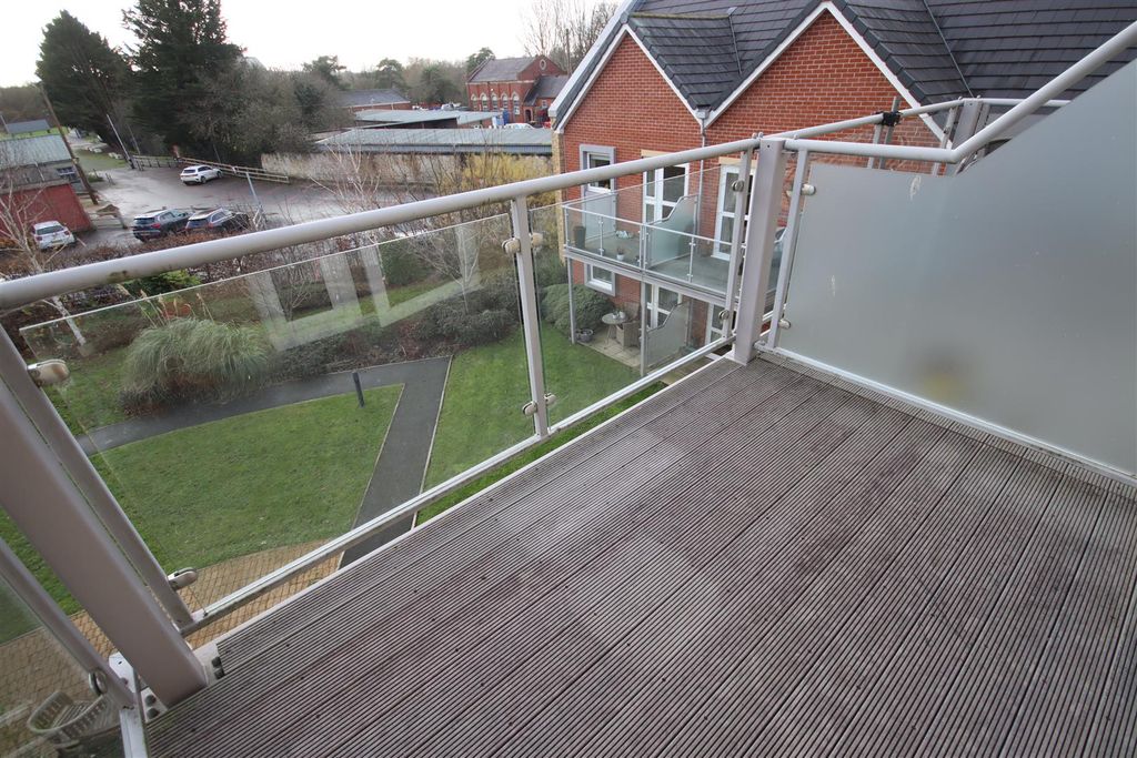 Additional image 2 of 2 bed flat for saleWestmead Lane, Chippenham SN15