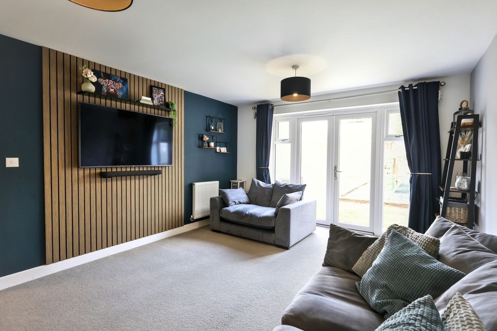 Additional image 12 of 4 bed detached house for sale71 Swinbrook Road, Carterton OX18