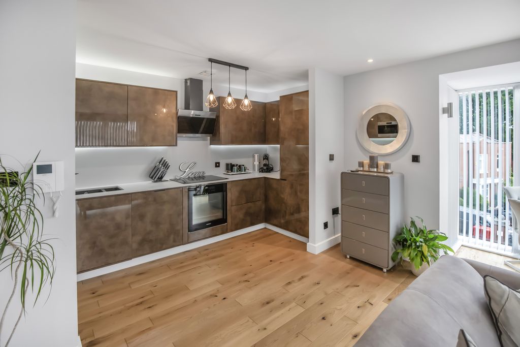 Additional image 4 of 2 bed flat for saleDee Hills Park, Chester CH3