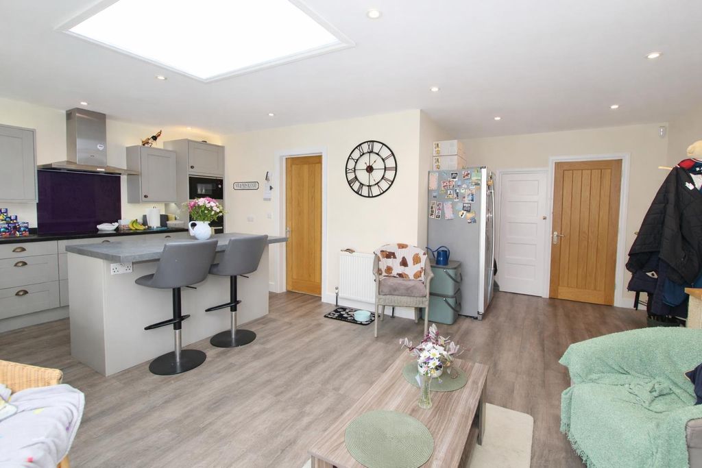 Additional image 9 of 5 bed semi-detached house for saleNorthwood Road, Carshalton SM5