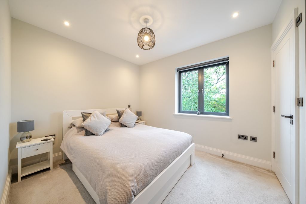 Additional image 3 of 2 bed flat for saleChurch Hill, Caterham CR3