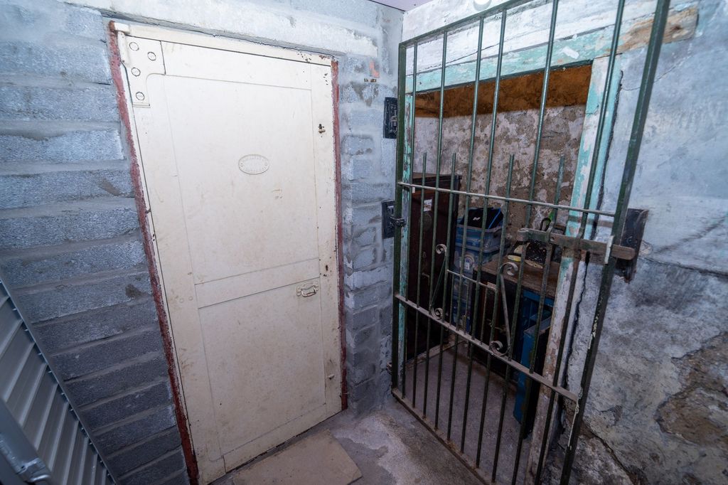 Additional image 22 of 7 bed property for saleEagle Star House, 9 Quay Street, Carmarthen SA31