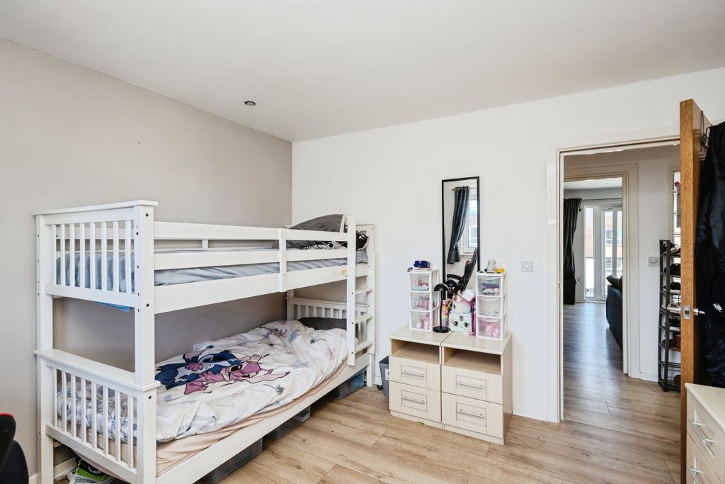 Additional image 10 of 2 bed flat for salePentre Doc Y Gogledd, Llanelli SA15