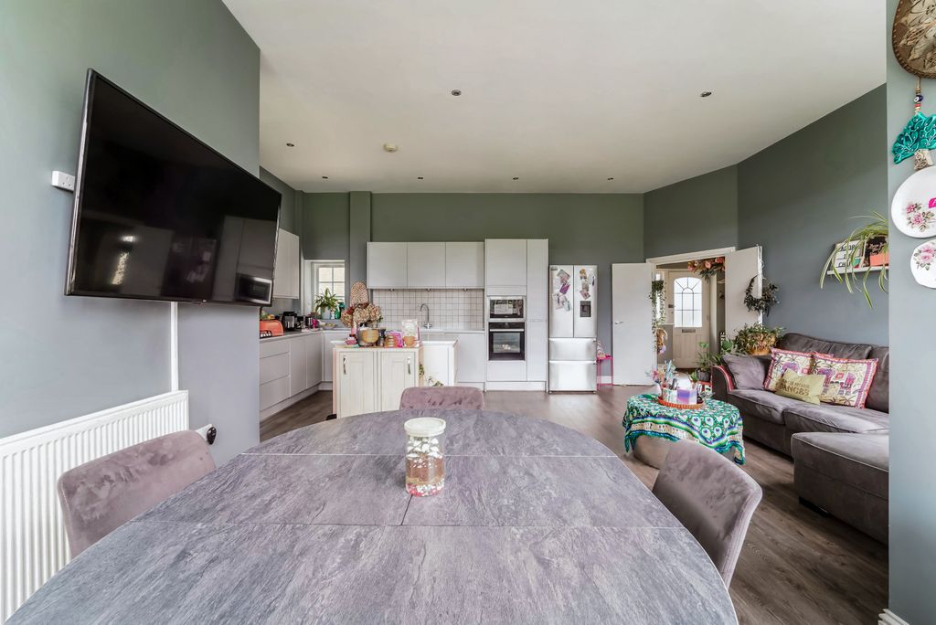 Additional image 10 of 2 bed flat for salePoulter Park, Bishopsford Road, Morden SM4