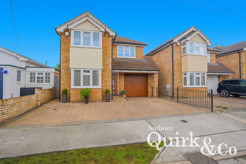 4 bed detached house for saleChurch Parade, Canvey Island SS8
