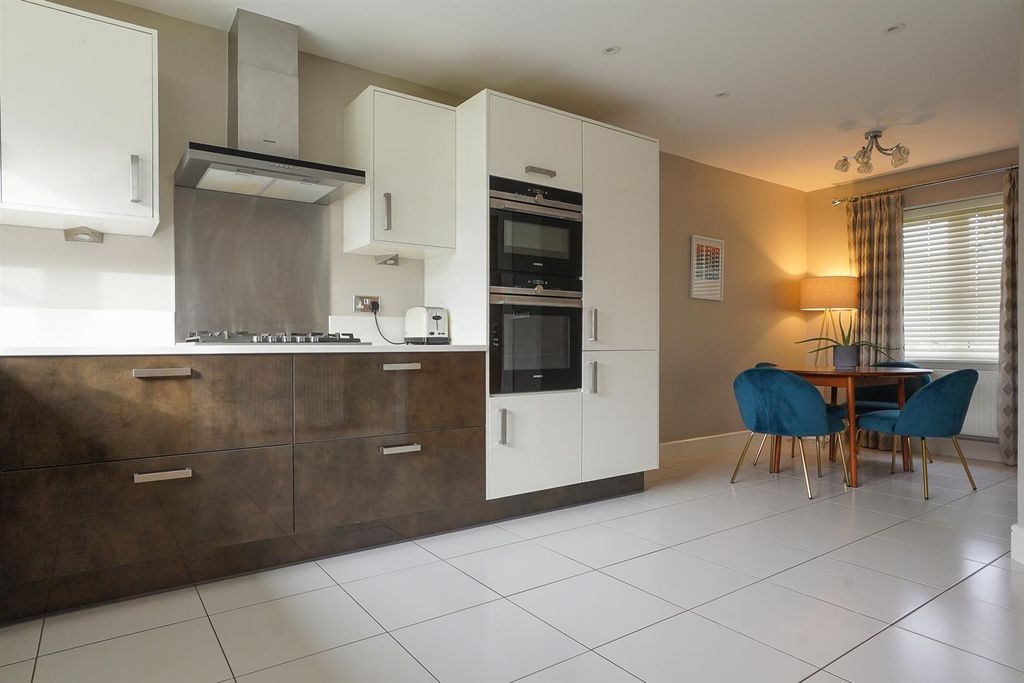 4 bed detached house for saleRidge Close, Mickleton, Chipping Campden GL55 photo 4