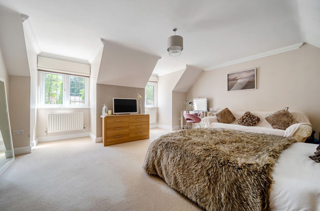 Additional image 18 of 5 bed detached house for saleGolf Drive, Camberley, Surrey GU15