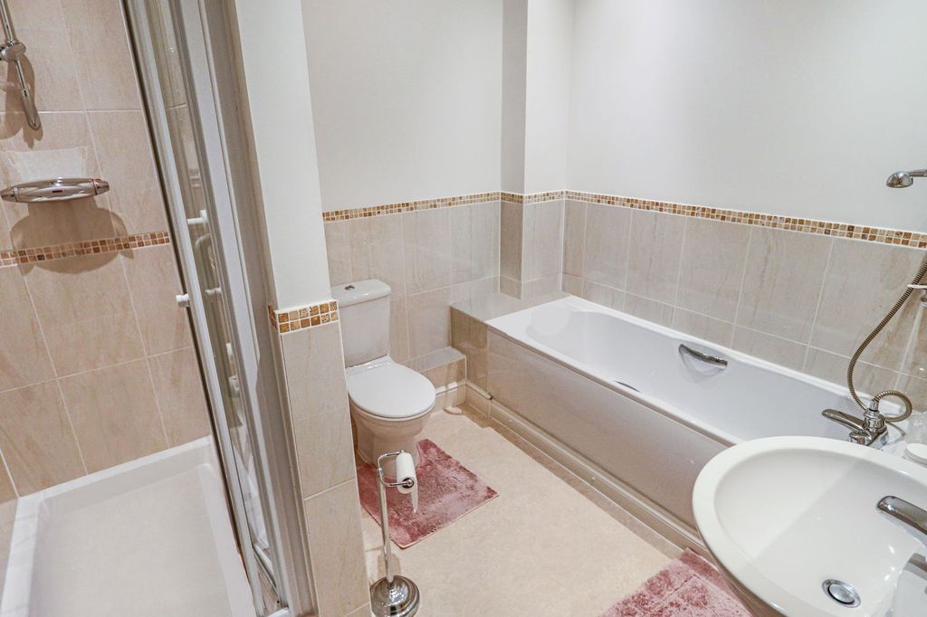Additional image 9 of 2 bed flat for saleColdstream Road, Caterham CR3