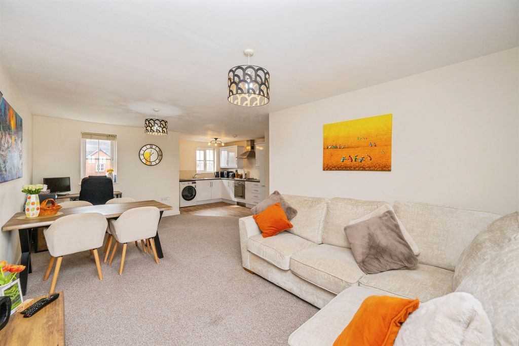 Additional image 5 of 2 bed flat for saleBurwaye Close, Lichfield WS13