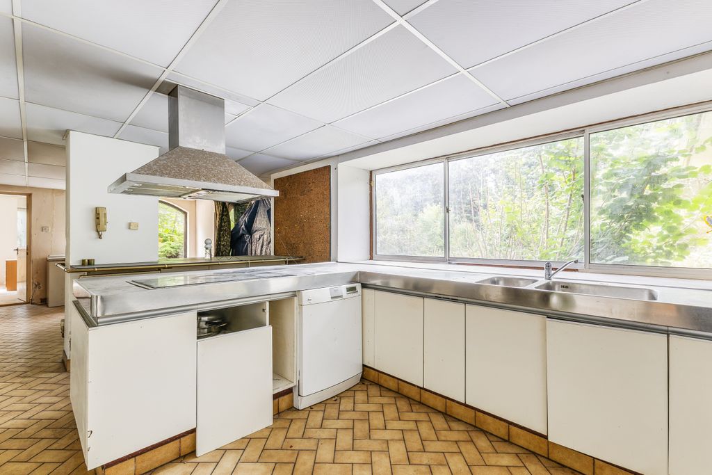 Additional image 15 of 7 bed detached house for saleRuxbury Road, Chertsey KT16