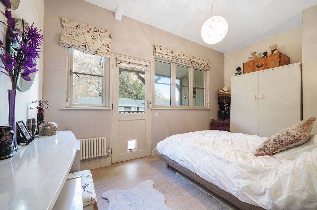 Additional image 11 of 5 bed detached house for saleDumsey Eyot, Chertsey KT16