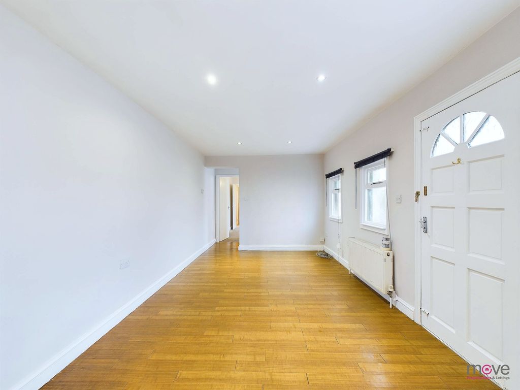Additional image 4 of 1 bed flat for saleClarence Square, Cheltenham GL50