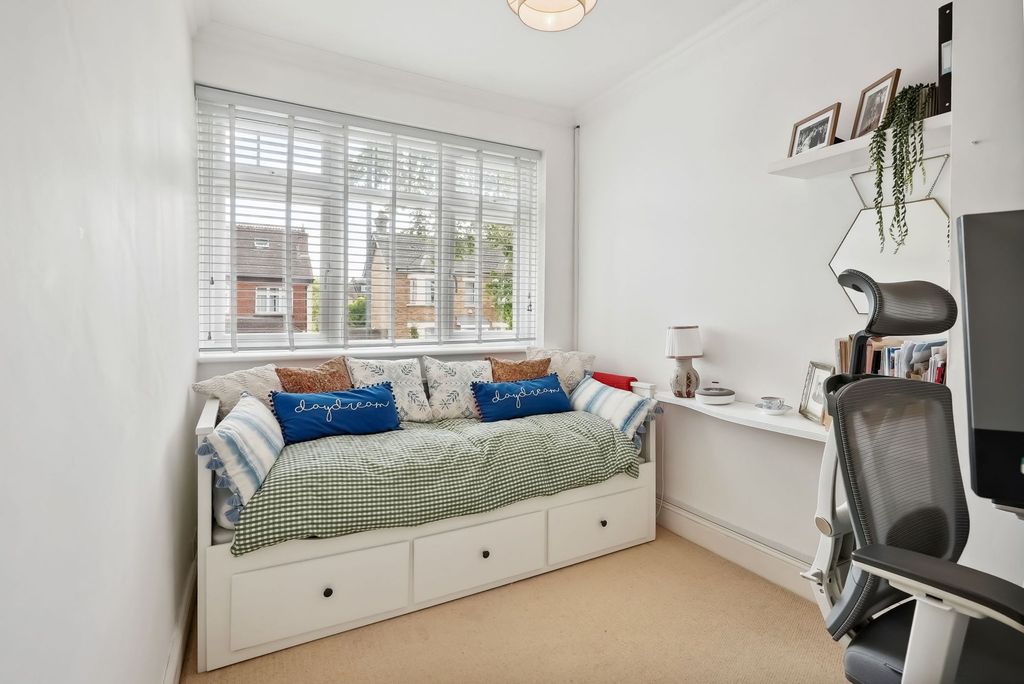 Additional image 7 of 2 bed flat for salePark Lane, Carshalton SM5