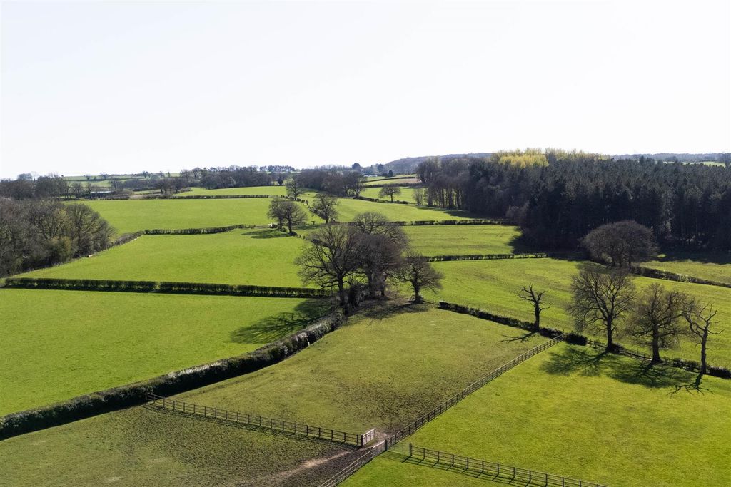 Additional image 63 of 4 bed property for saleHawthorne Barns, Walton Back Lane, Somersall, Chesterfield S42