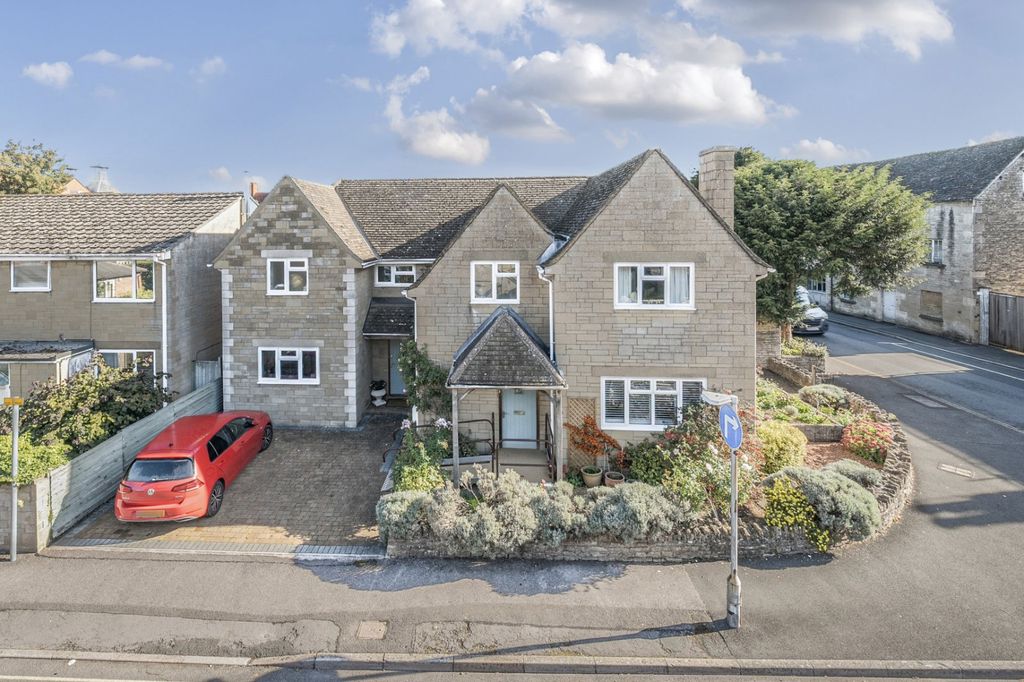 4 bed detached house for saleAshcroft Gardens, Cirencester, Gloucestershire GL7