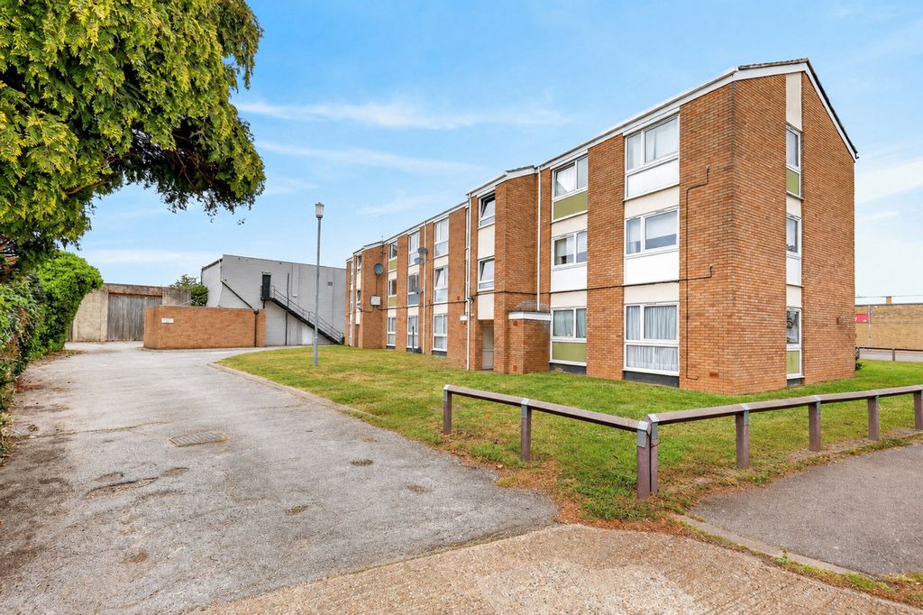 Additional image 18 of 2 bed flat for saleHigh Street, Hadleigh SS7