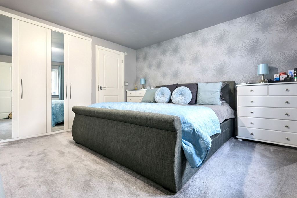 Additional image 10 of 5 bed detached house for saleBerryfield Way, Carterton OX18