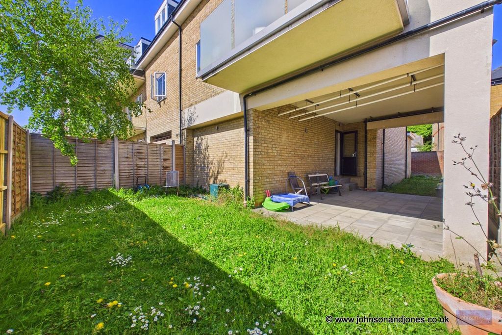 Additional image 18 of 2 bed flat for saleCoronation House, Chertsey KT16