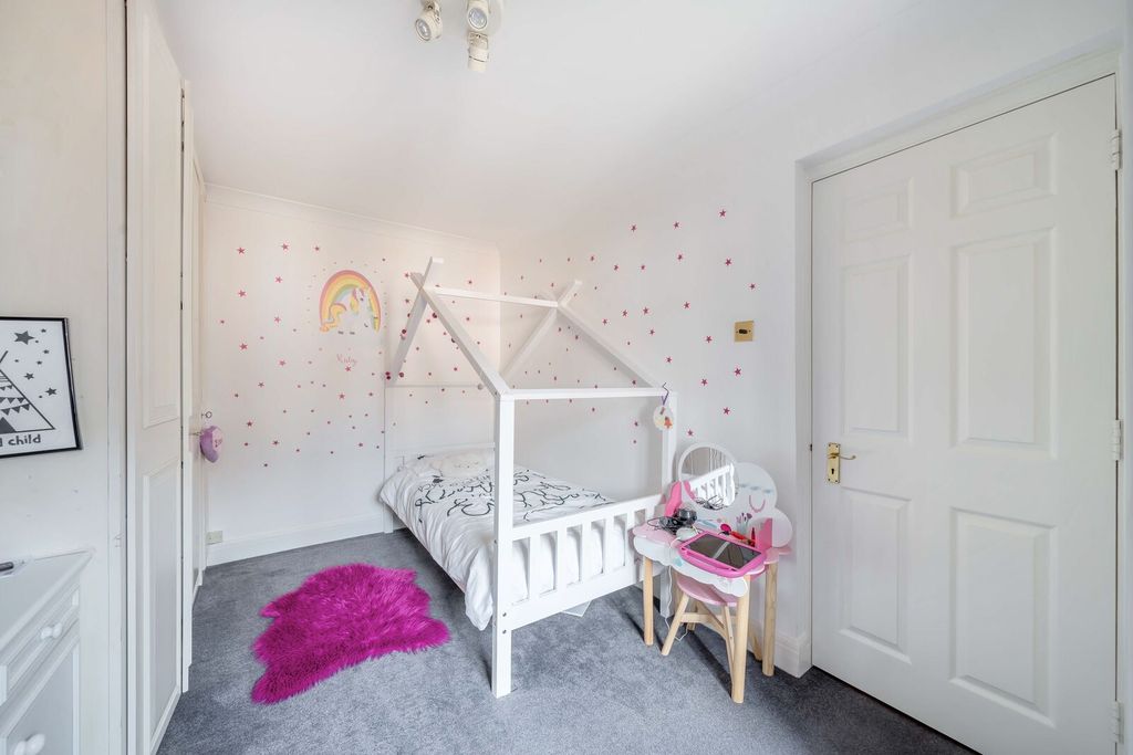 Additional image 8 of 3 bed flat for saleHeathbourne Road, Bushey WD23