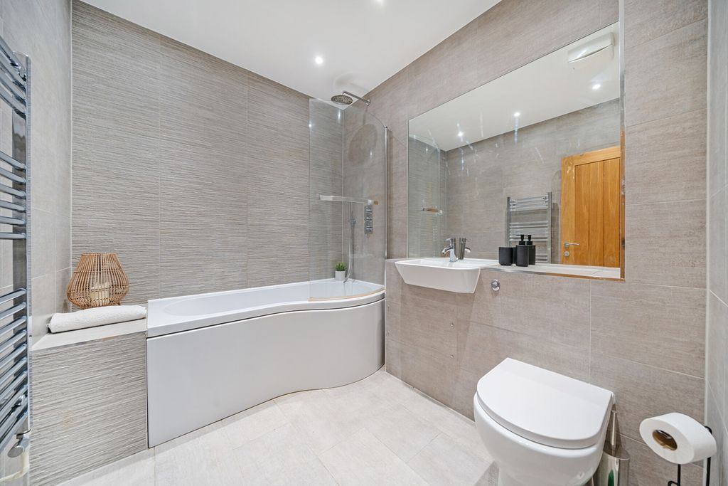 Additional image 5 of 2 bed flat for saleSouthill Road, Chislehurst BR7