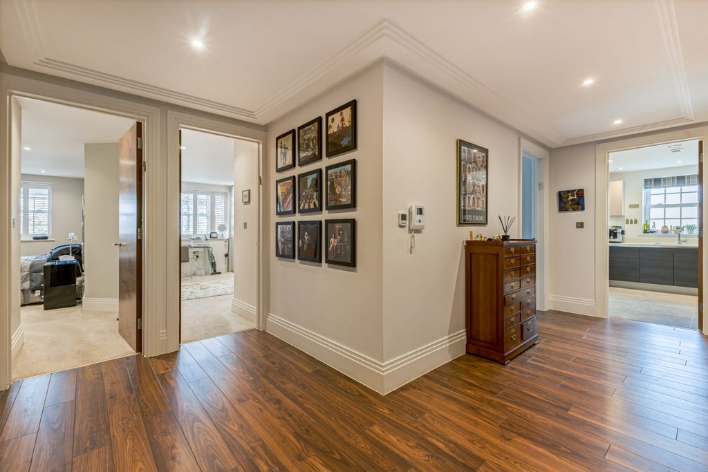 Additional image 5 of 2 bed flat for saleSparrows Herne, Bushey WD23