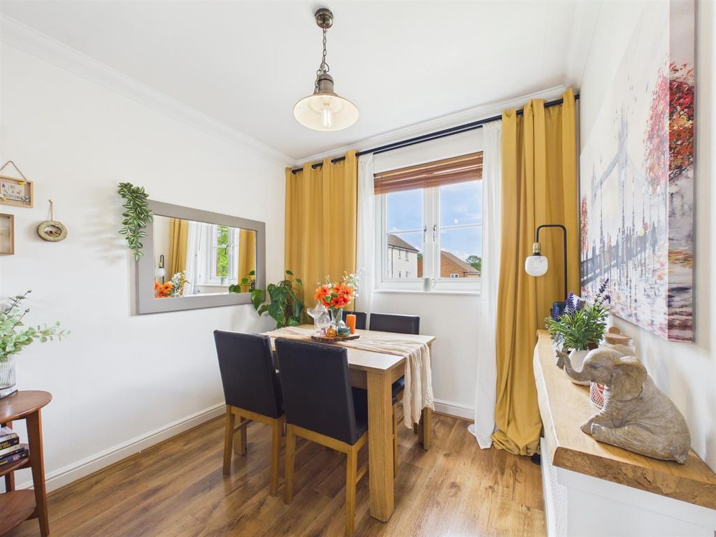Additional image 6 of 2 bed flat for saleMiddlefield Road, Chippenham SN14
