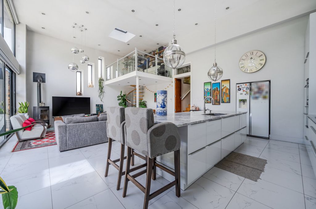 Additional image 11 of 5 bed detached house for saleThe Avenue, Camberley, Surrey GU15