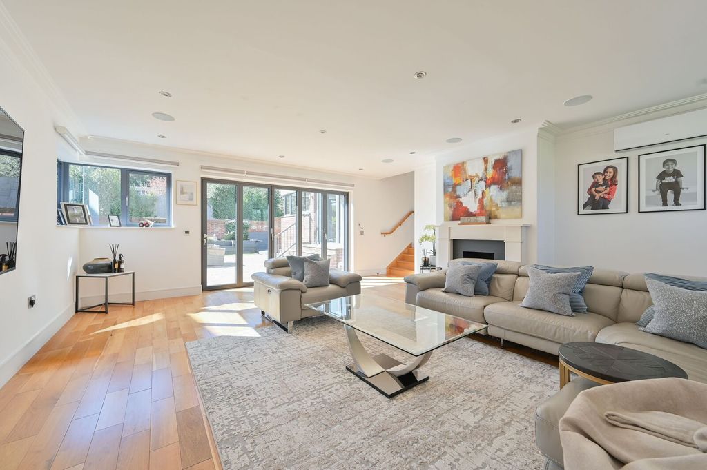 Additional image 4 of 5 bed detached house for saleThe Harlequins, Sandy Lane, Bushey WD23