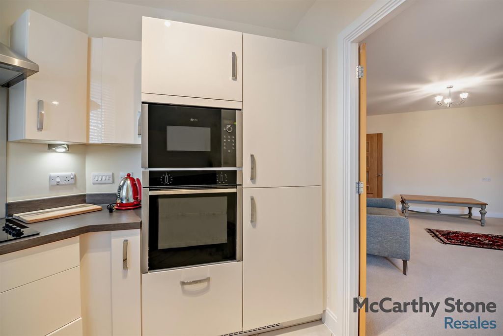 Additional image 4 of 2 bed flat for saleTrinity Road, Chipping Norton, Oxfordshire OX7