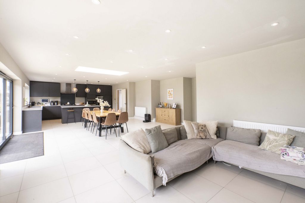 Additional image 5 of 4 bed detached house for saleChestnut Avenue, Chesham HP5
