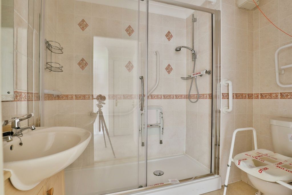 Additional image 7 of 2 bed flat for saleStour Road, Christchurch BH23