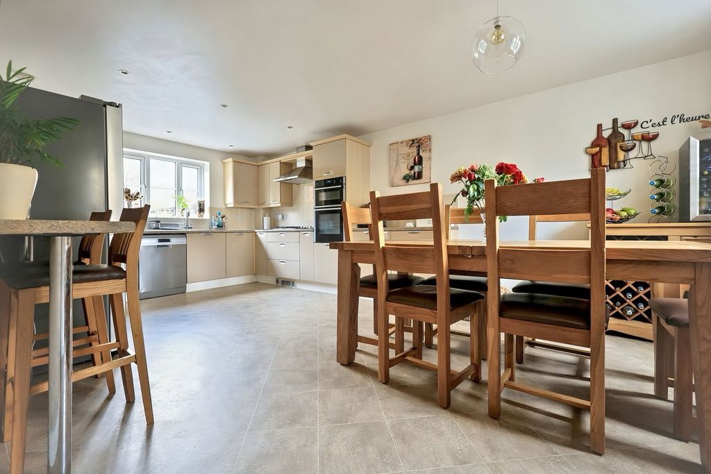 Additional image 3 of 5 bed detached house for saleBerryfield Way, Carterton OX18