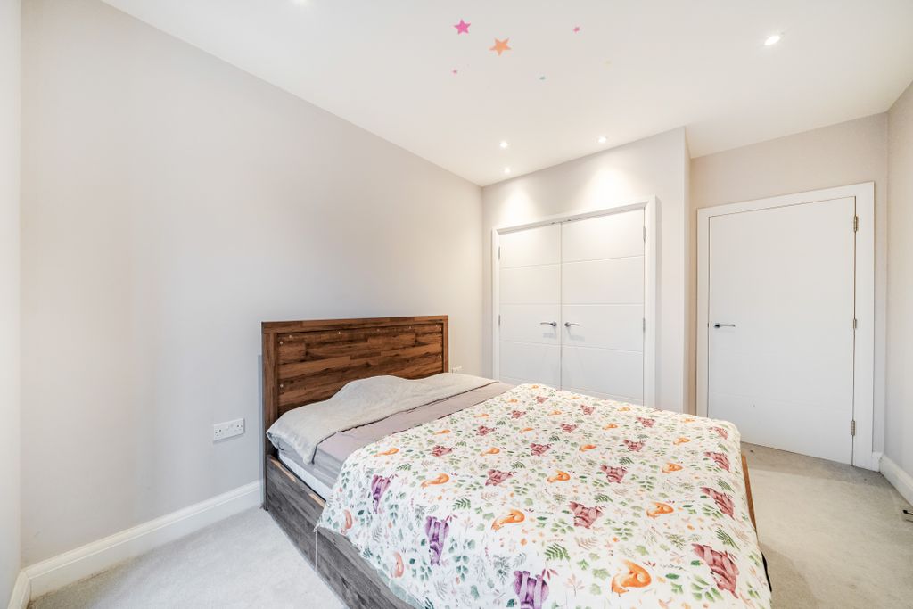 Additional image 7 of 2 bed flat for saleTupwood Lane, Caterham CR3
