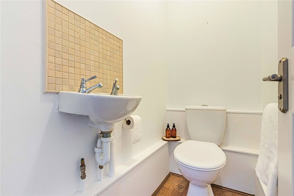 Additional image 21 of 4 bed semi-detached house for saleThe Birches, Bushey, Hertfordshire WD23
