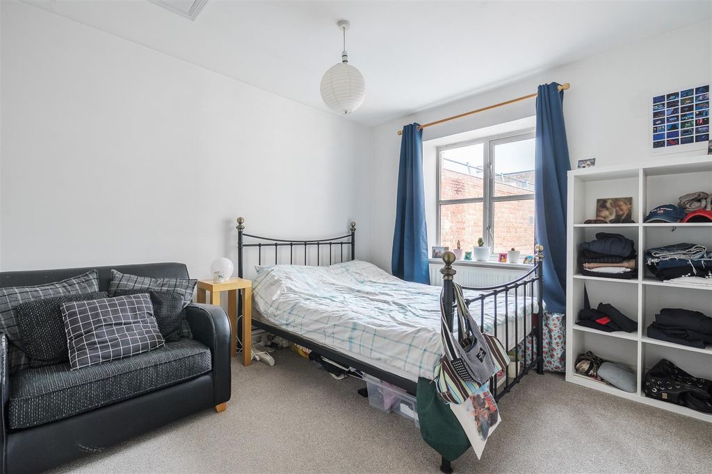 Additional image 10 of 3 bed flat for saleChapel Mews, Chippenham SN15