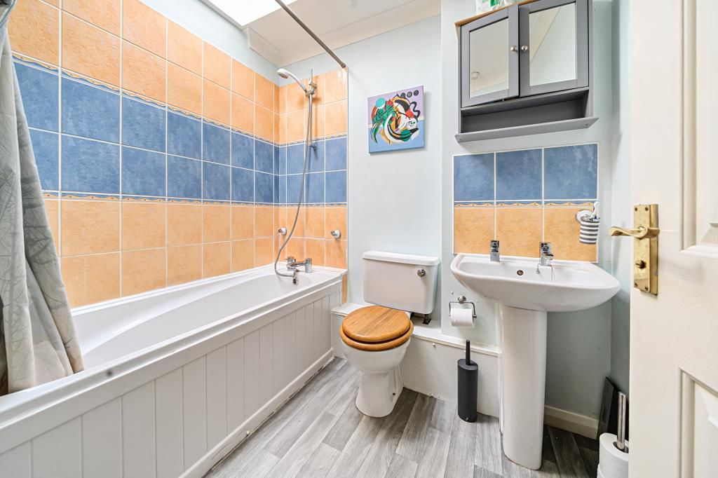 Additional image 8 of 3 bed flat for saleChesham, Buckinghamshire HP5